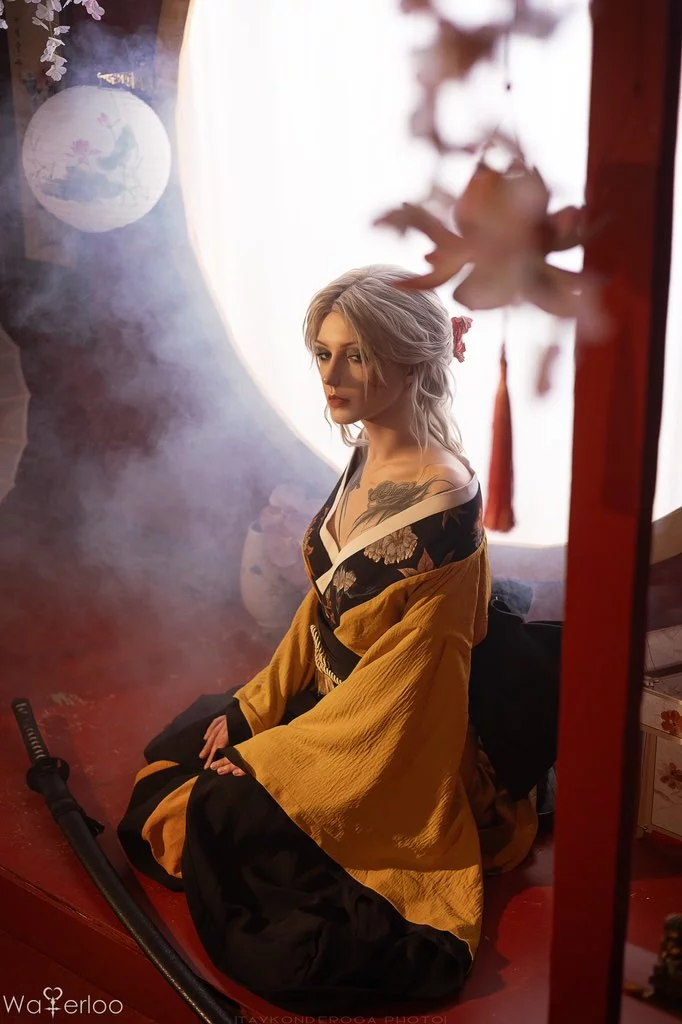 Косплей Cirilla Fiona Elen Riannon в кимано из The Witcher 3 Wild Hunt от Waterloo Cosplay
