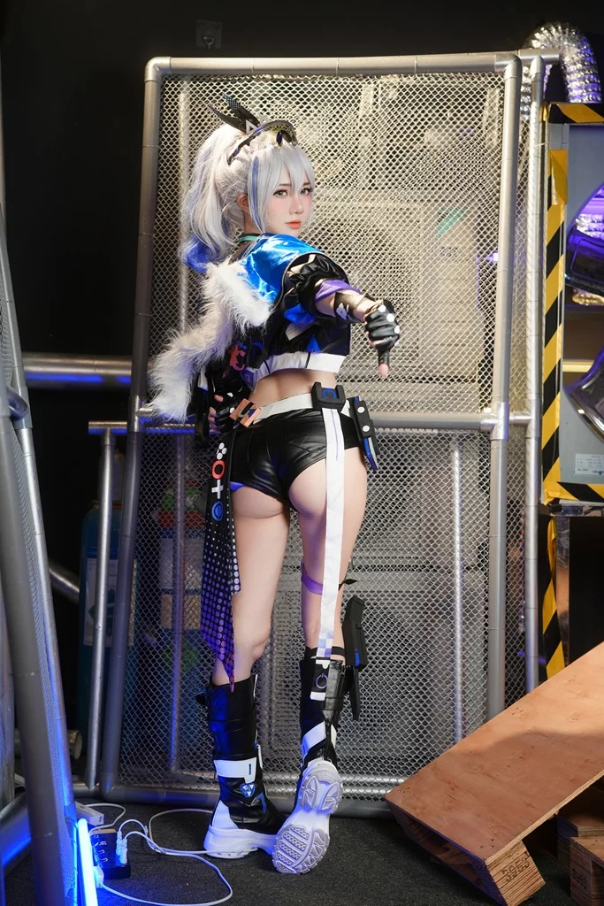Косплей Silver Wolf из Honkai Star Rail от Sally Dorasnow