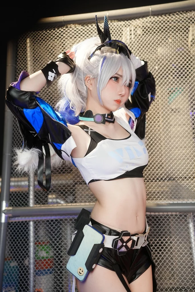 Косплей Silver Wolf из Honkai Star Rail от Sally Dorasnow