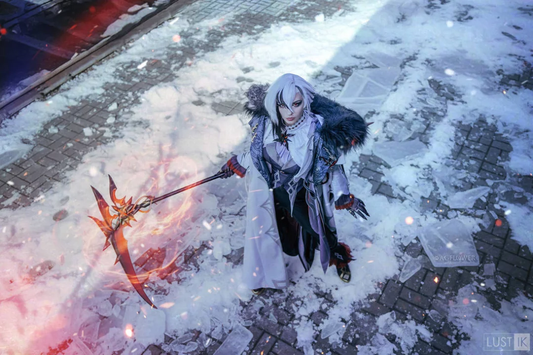 Косплей Arlecchino из Genshin Impact от AGflower