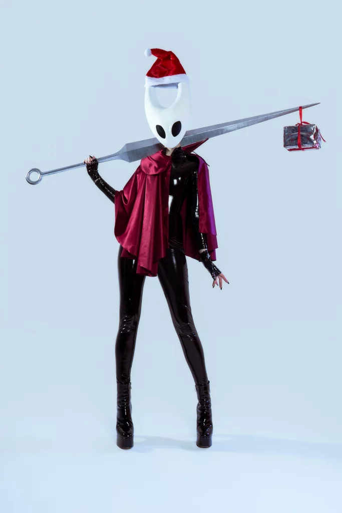 Косплей Hornet из Hollow Knight Silksong от Momo Cosplay