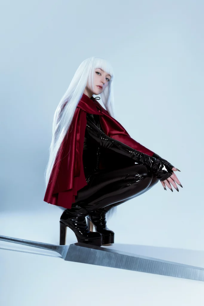 Косплей Hornet из Hollow Knight Silksong от Momo Cosplay