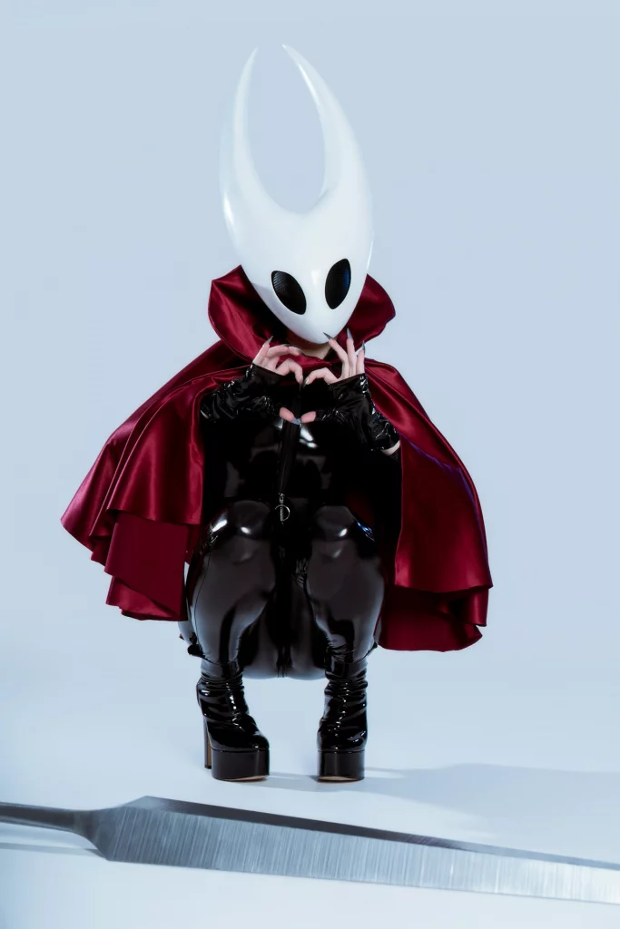 Косплей Hornet из Hollow Knight Silksong от Momo Cosplay