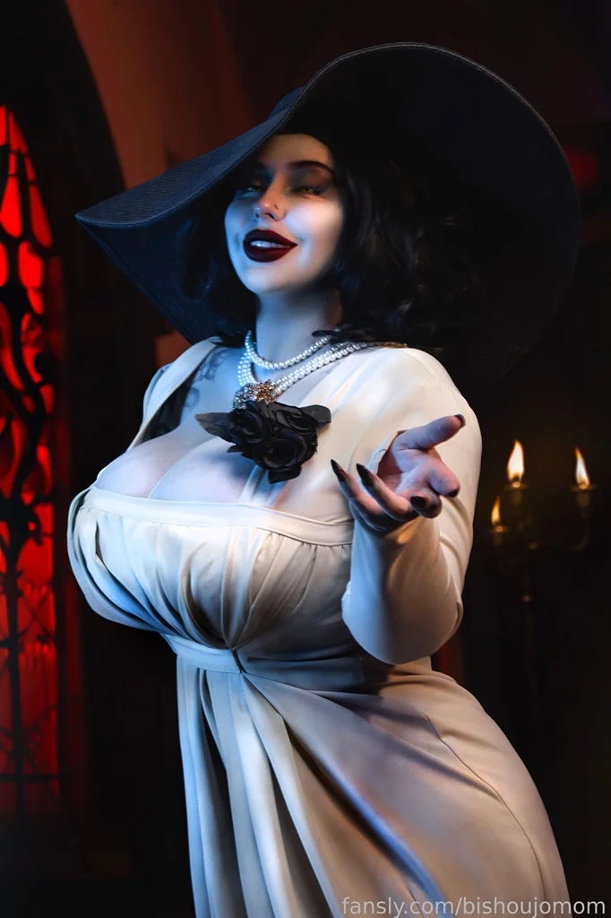 Косплей Lady Dimitrescu из Resident Evil Village от Bishoujo Mom