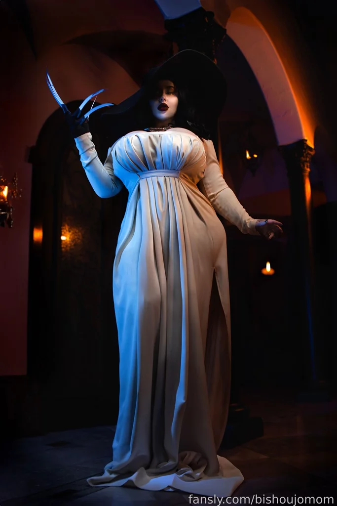 Косплей Lady Dimitrescu из Resident Evil Village от Bishoujo Mom