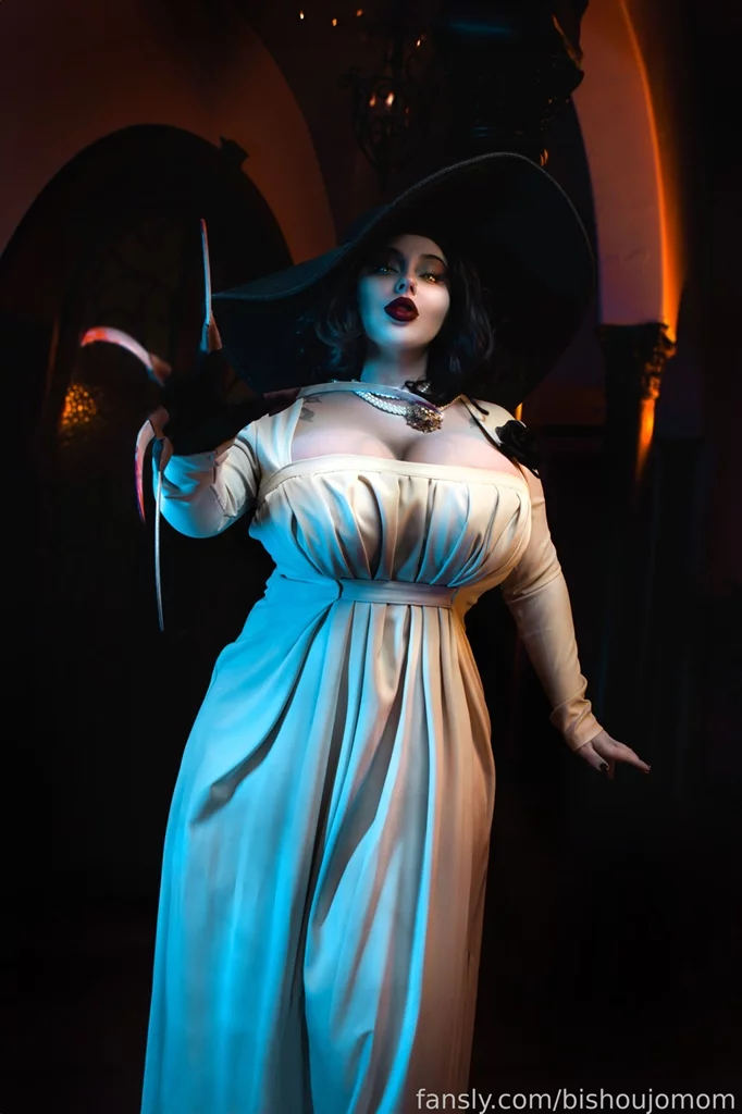 Косплей Lady Dimitrescu из Resident Evil Village от Bishoujo Mom