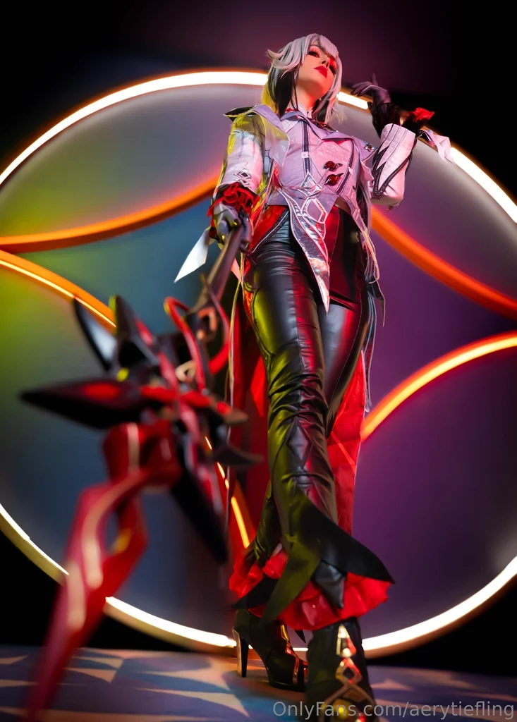 Косплей Arlecchino The Knave из Genshin Impact от Aery Tiefling