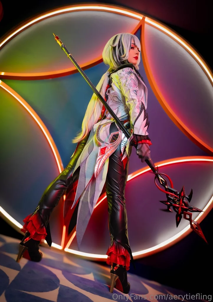 Косплей Arlecchino The Knave из Genshin Impact от Aery Tiefling