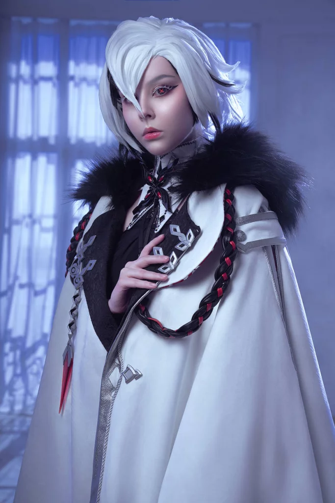 Косплей Arlecchino из Genshin Impact от Helly von Valentine