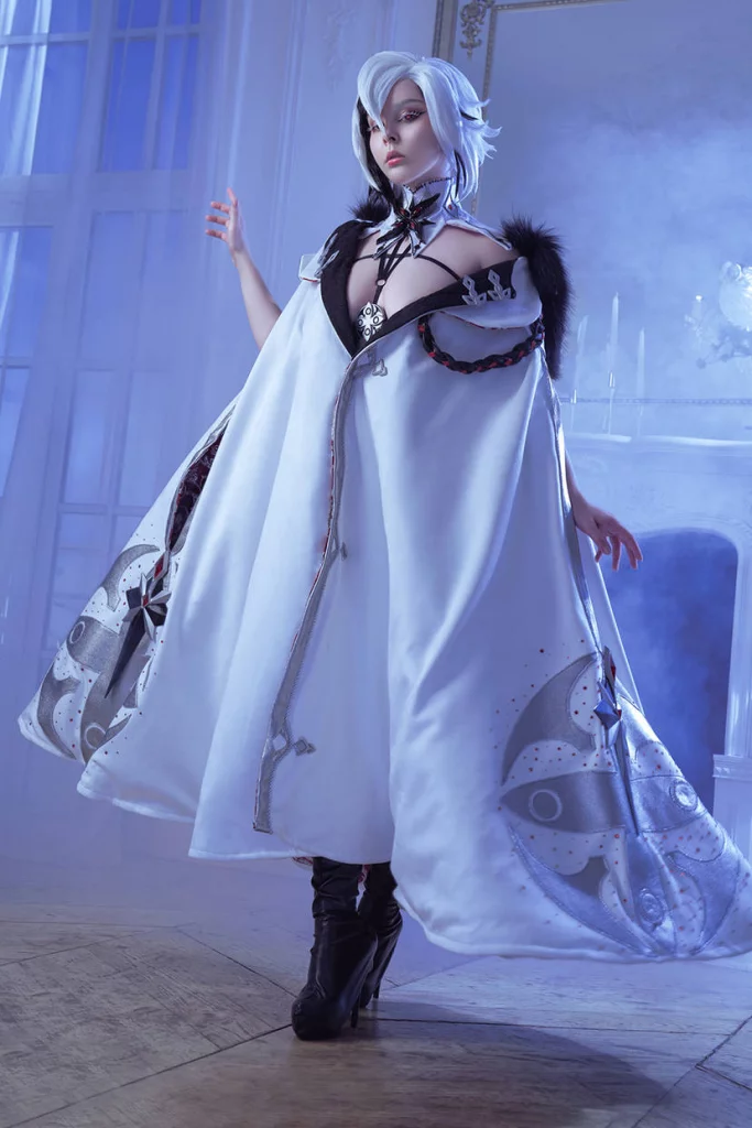 Косплей Arlecchino из Genshin Impact от Helly von Valentine