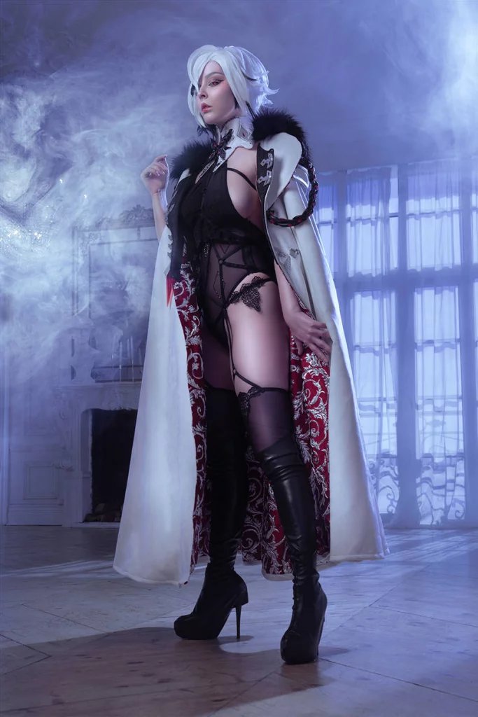 Косплей Arlecchino из Genshin Impact от Helly von Valentine