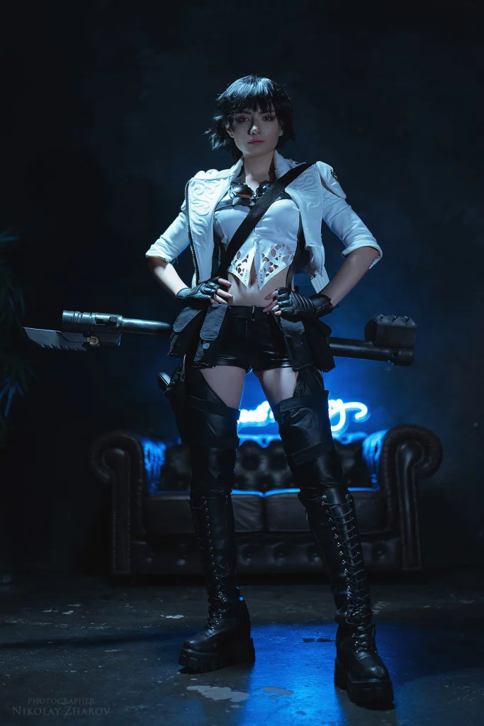 Отличный косплей Lady из Devil May Cry 5