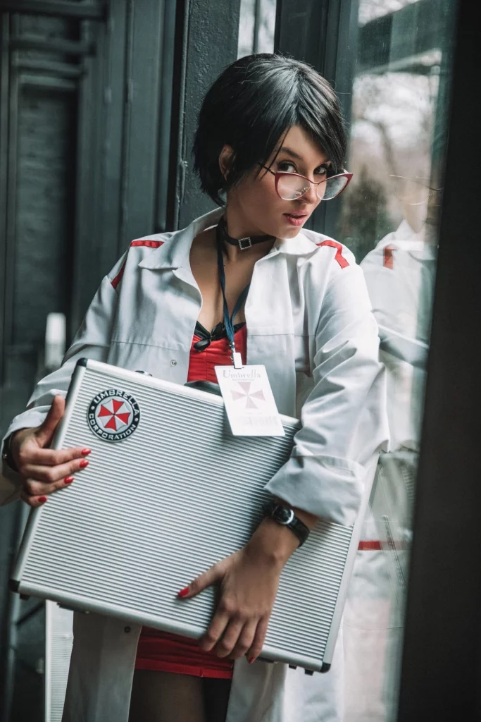 Косплей коварной Ады Вонг в белье из игры Resident Evil 2, от милахи и красавицы Анны Шаховской.