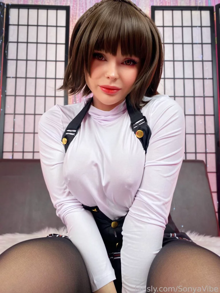Косплей Makoto Niijima из Persona 5, от прелестной порно косплеерши SonyaVIbe. Косплей не совсем каноничен, Макота из оригинала худышка, но имеющий право на существование.