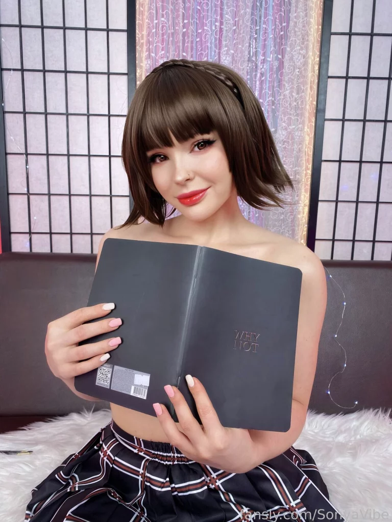Косплей Makoto Niijima из Persona 5, от прелестной порно косплеерши SonyaVIbe. Косплей не совсем каноничен, Макота из оригинала худышка, но имеющий право на существование.