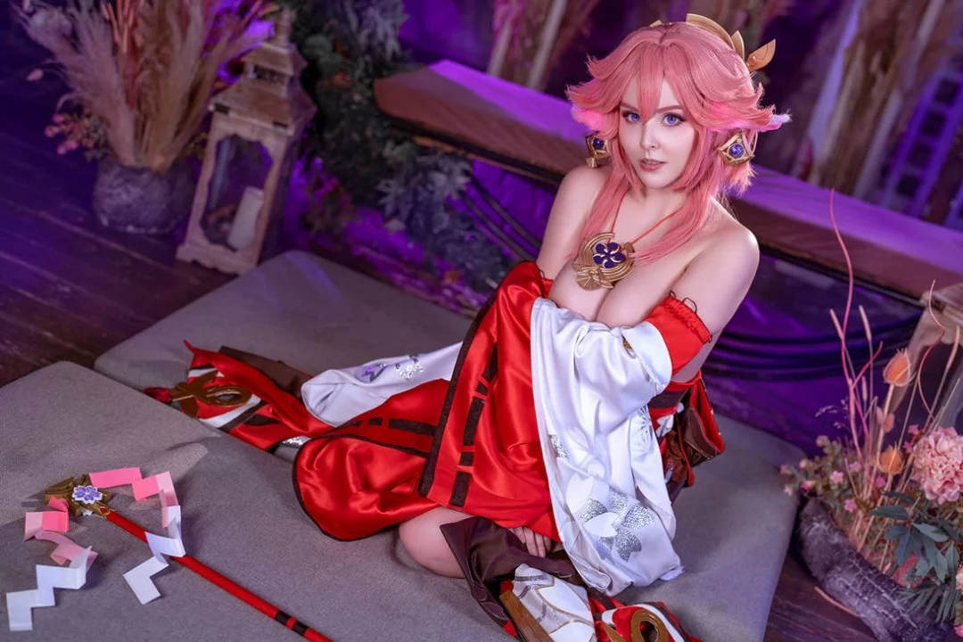 Косплей главреда Яэ Yae Miko из Genshin Impact от Helly Valentine
