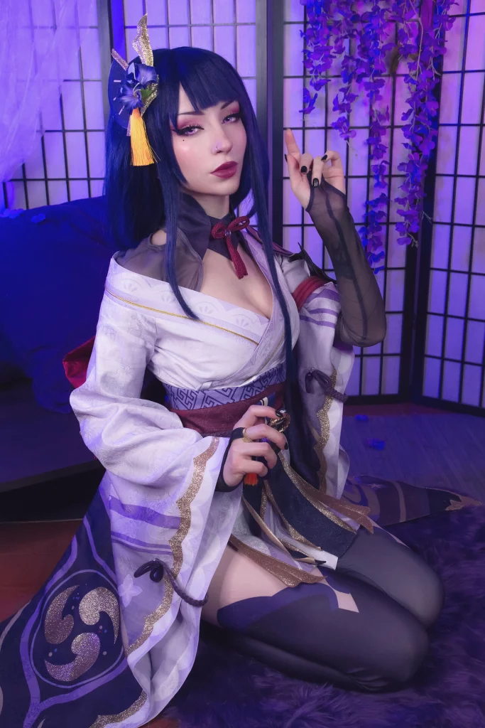 Косплей двусущественной Raiden Shogun из Genshin Impact от ShiroKitsune
