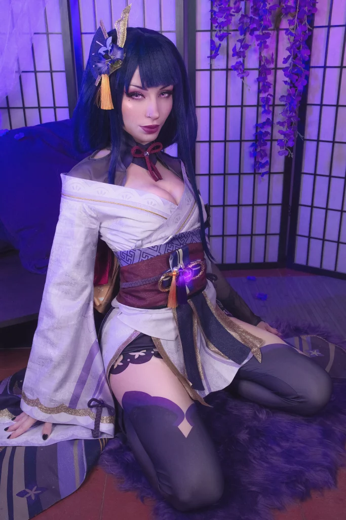 Косплей двусущественной Raiden Shogun из Genshin Impact от ShiroKitsune