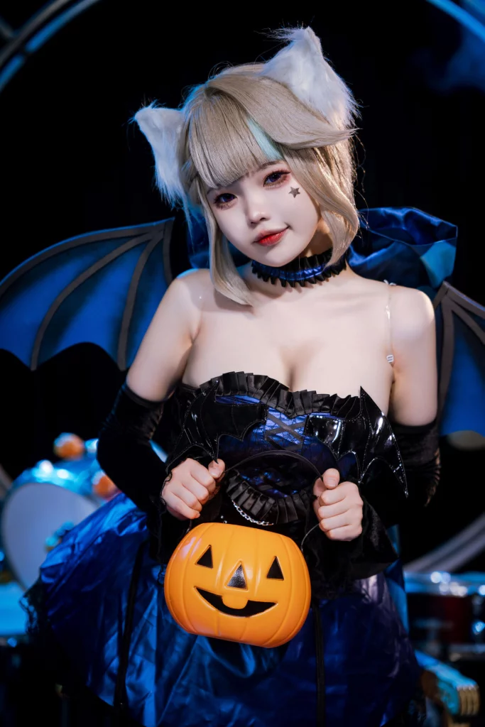 Косплей Lynette в хэллоуинском костюме из Genshin Impact от xiaoyaoyaoyao12