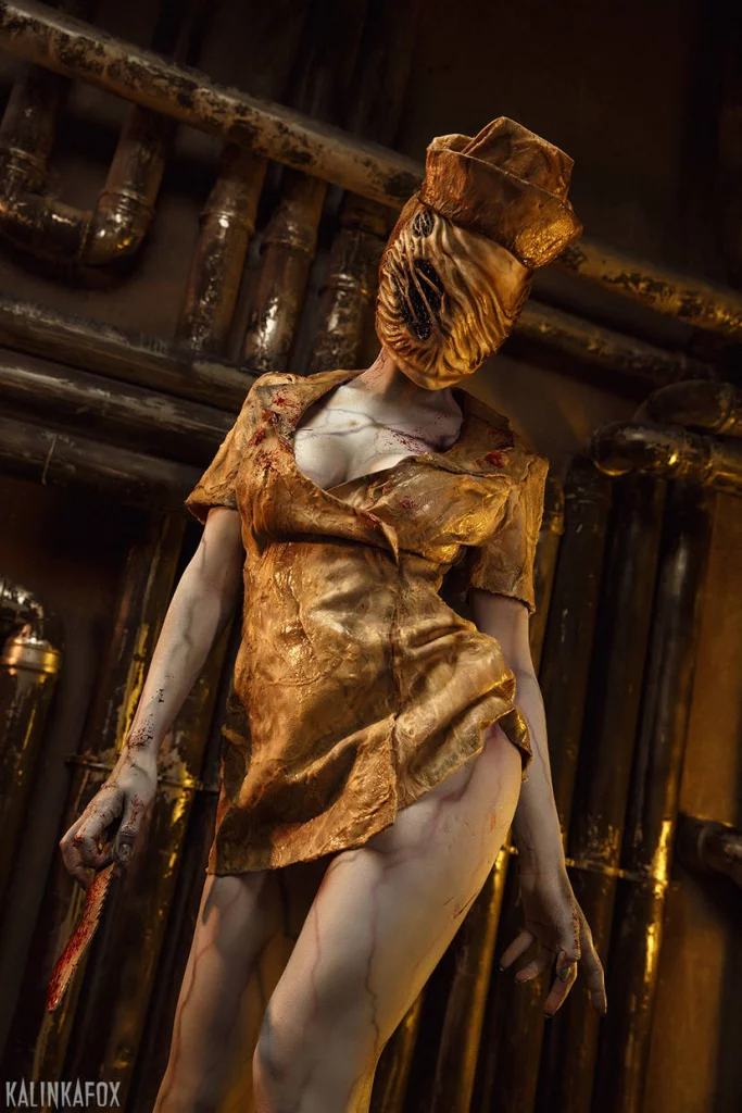 Косплей злобной Nurse из серии игр Silent Hill от Kalinka Fox