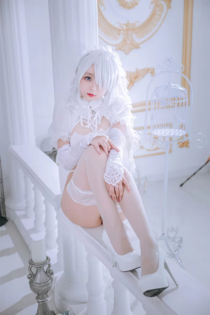 Косплей 2B в костюме пошлой невесты из NieR: Automata, в исполнении милой китайской косплеерши zhuimingyou (樱井小莜).