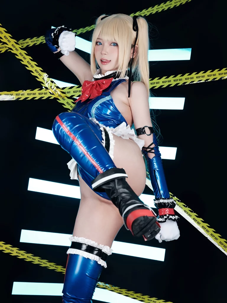 Косплей Marie Rose в синем латексном костюме из Dead or Alive от ZinieQ