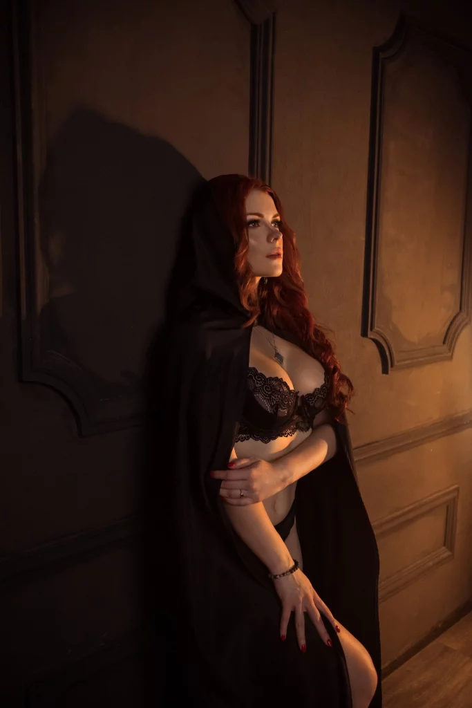 Косплей Triss Merigold в прелестном платье из The Witcher от Irina Meier