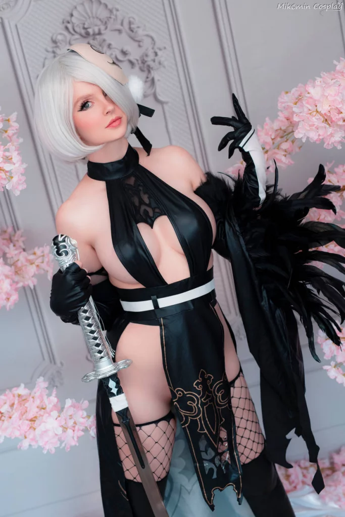Косплей 2B Shinobi из NieR: Automata от Mikomin