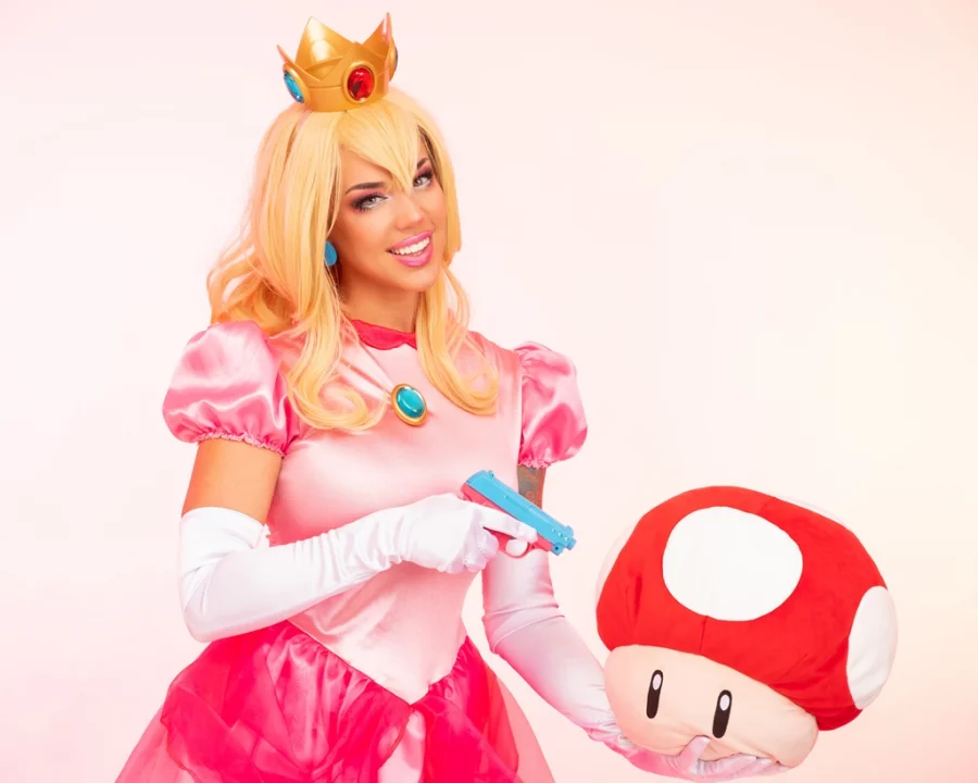 Косплей боевой Princess Peach из Super Mario Bros от Alex Zedra