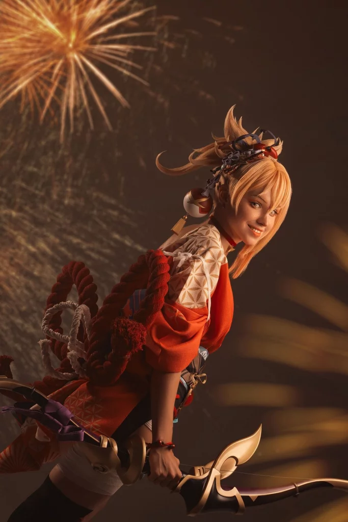 Косплей общительной Yoimiya из популярной Genshin Impact от Shirogane-sama