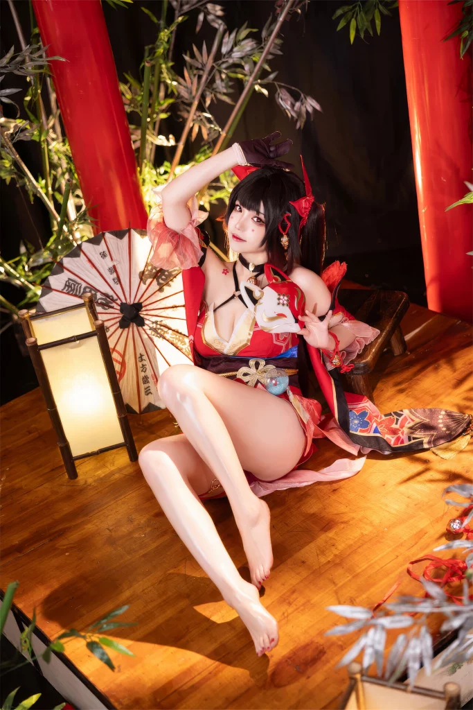 Косплей бойца поддержки Sparkle из Honkai: Star Rail от Yuki Astra