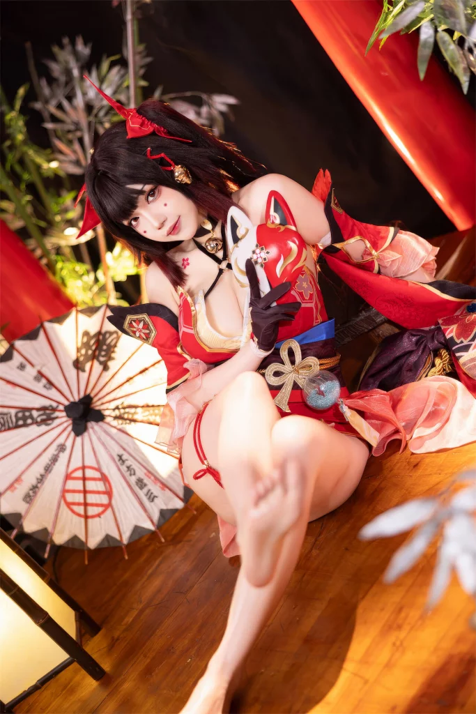 Косплей бойца поддержки Sparkle из Honkai: Star Rail от Yuki Astra