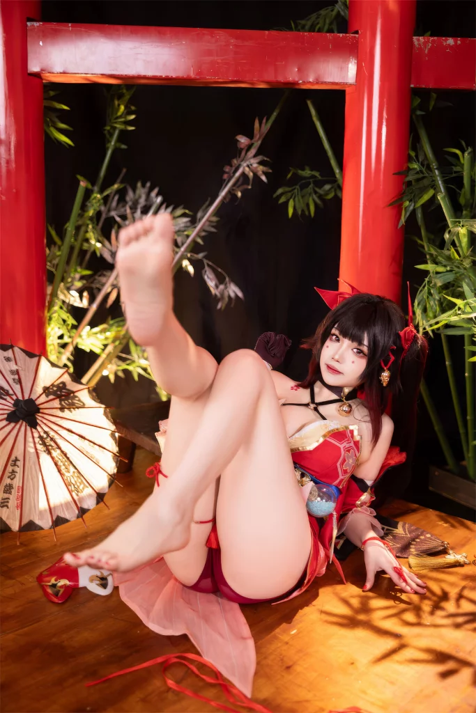 Косплей бойца поддержки Sparkle из Honkai: Star Rail от Yuki Astra
