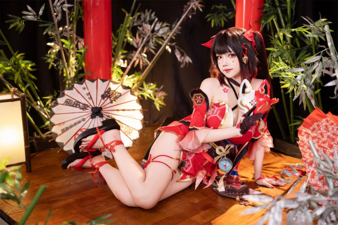 Косплей бойца поддержки Sparkle из Honkai: Star Rail от Yuki Astra