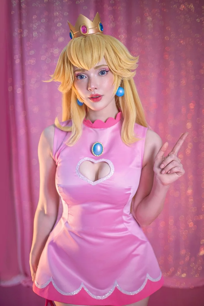 Косплей Princess Peach из игр серии Super Mario Bros от Sai Westwood