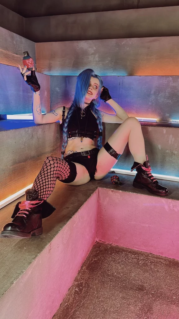 Косплей сумасшедшей Jinx из League of Legends от Caterpillar
