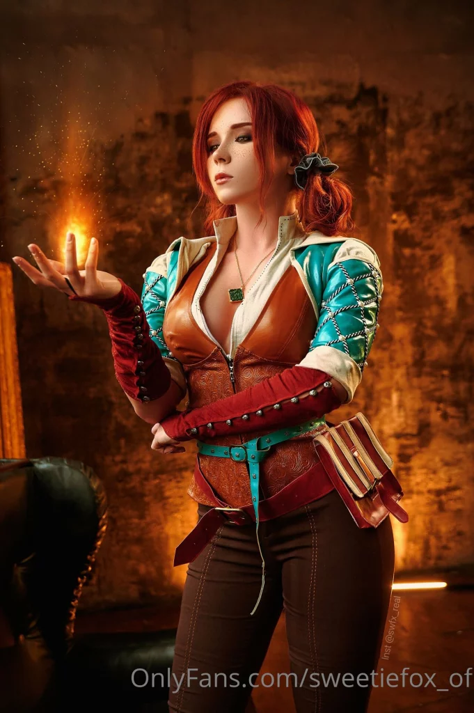 Косплей Triss Merigold z Mariboru из игры The Witcher 3: Wild Hunt, в исполнении миленькой модели для взрослых Sweetie Fox.