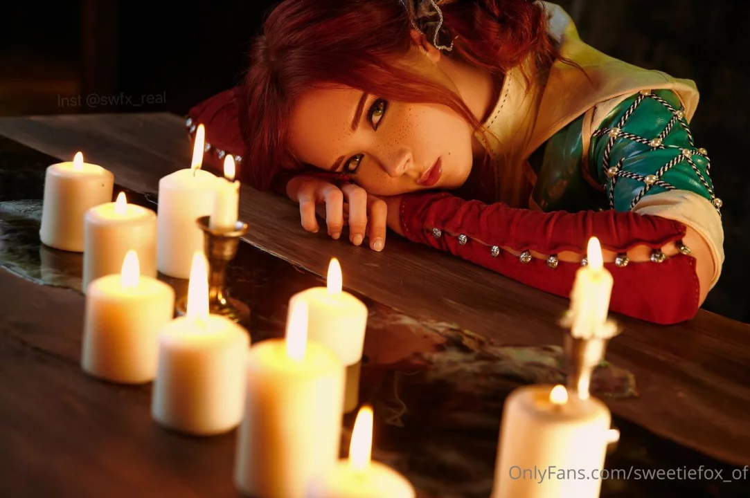 Косплей Triss Merigold z Mariboru из игры The Witcher 3: Wild Hunt, в исполнении миленькой модели для взрослых Sweetie Fox.