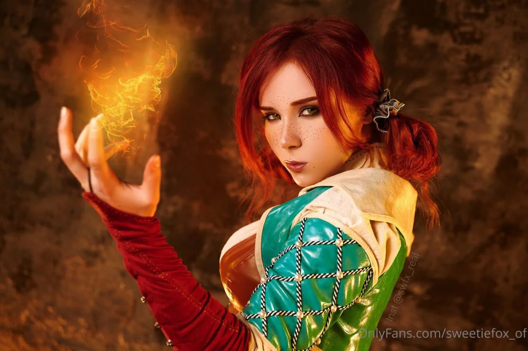 Косплей Triss Merigold z Mariboru из игры The Witcher 3: Wild Hunt, в исполнении миленькой модели для взрослых Sweetie Fox.