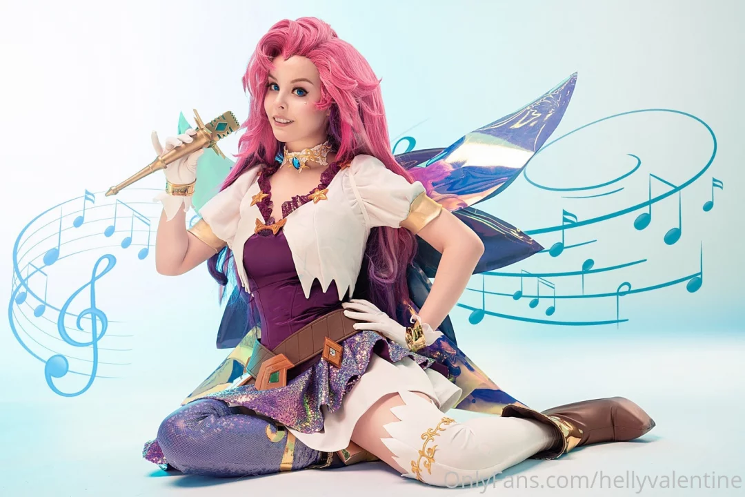 Косплей слышащий души других Seraphine из League of Legends от Helly Valentine