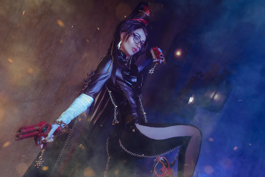 Косплей королевы слэшеров Bayonetta из игр серии Bayonetta от Lera Himera