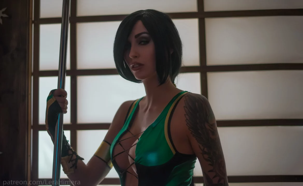 Косплей охранницы Jade из серии файтингов Mortal Kombat от Lera Himera