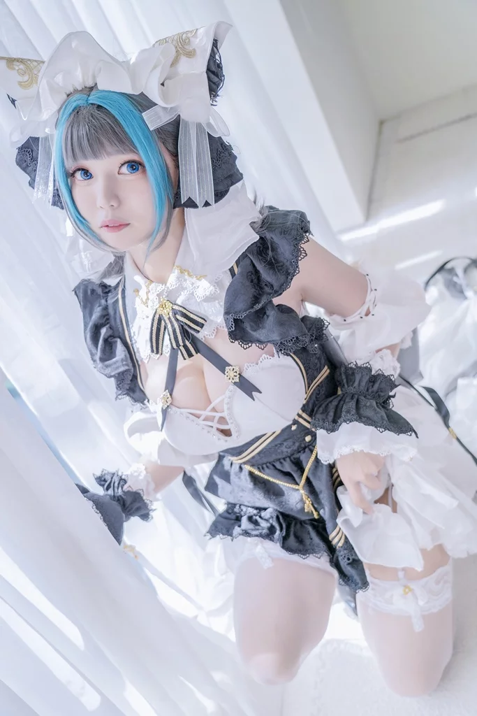 Косплей тяжелого крейсера Королевского флота Cheshire из Azur Lane от Yuki Neko