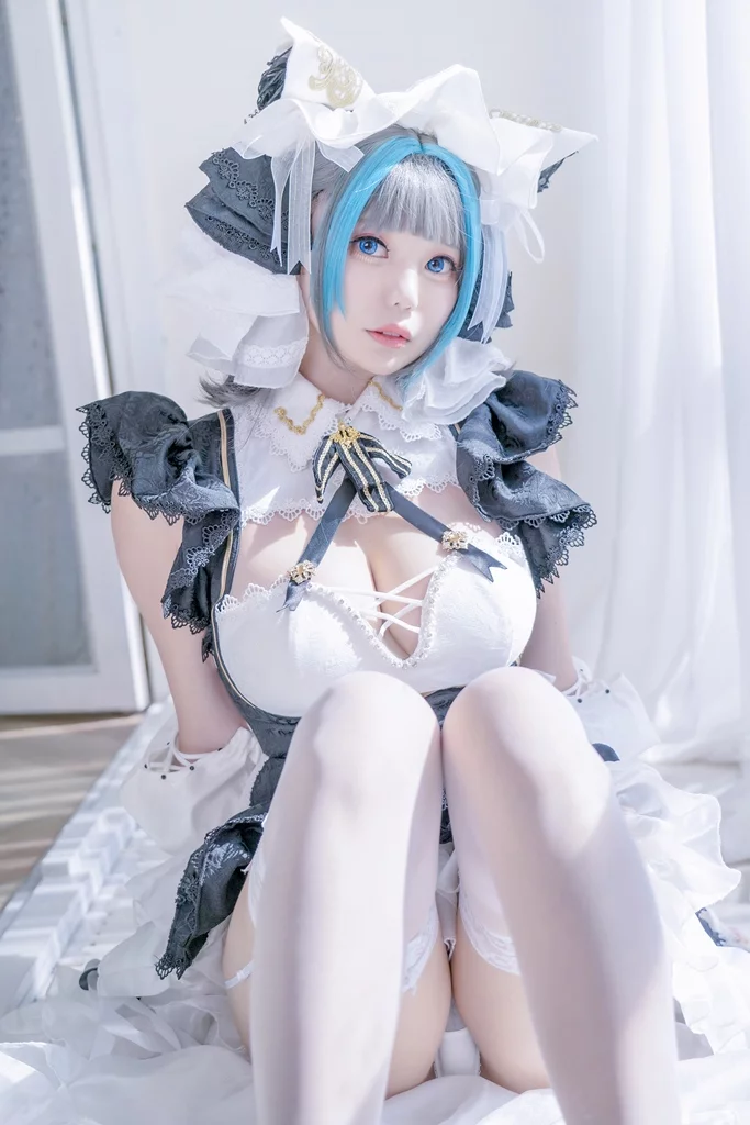 Косплей тяжелого крейсера Королевского флота Cheshire из Azur Lane от Yuki Neko
