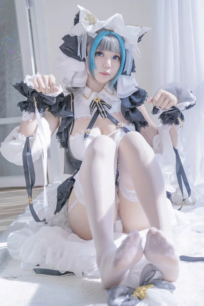 Косплей тяжелого крейсера Королевского флота Cheshire из Azur Lane от Yuki Neko
