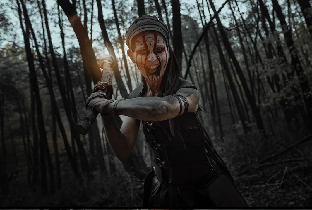 Косплей чуть психованной Senua из Senua’s Saga: Hellblade II от Tokyo Rin