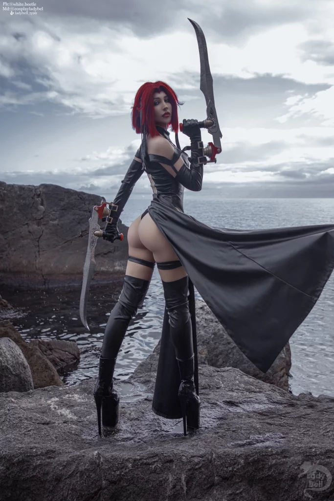Косплей кровавой Rayne из BloodRayne 2 от Ladybell