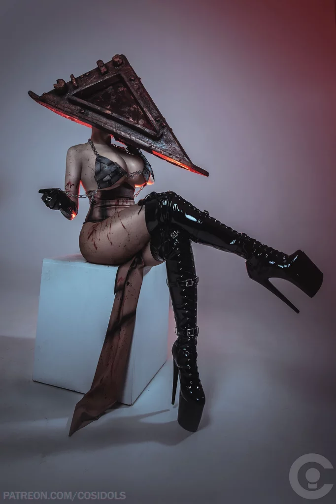 Косплей Pyramidhead из серии игр Silent Hill от Fariko Reewayvs
