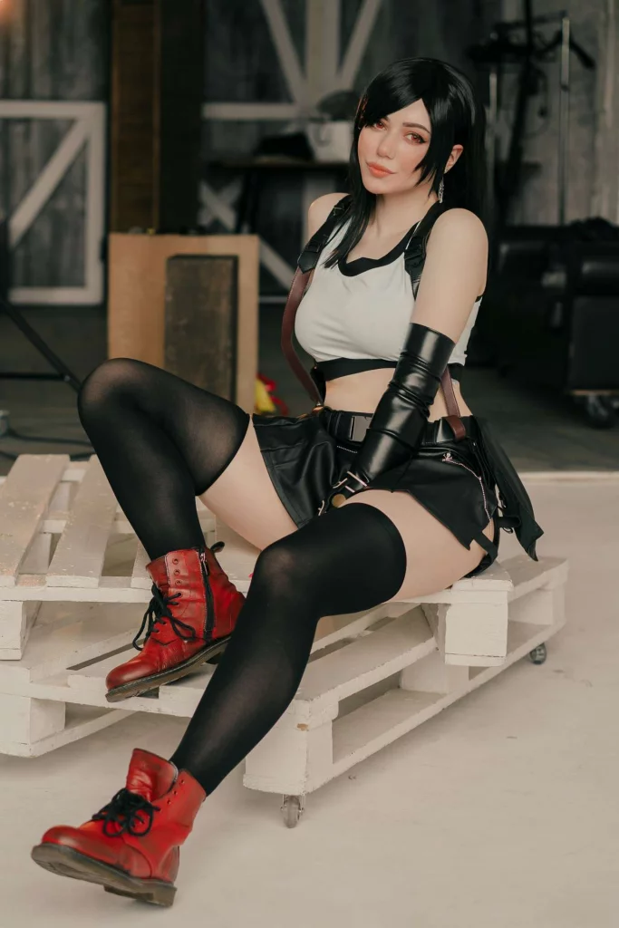 Косплей бародержательницы Tifa Lockhart из Final Fantasy VII от Alina Becker