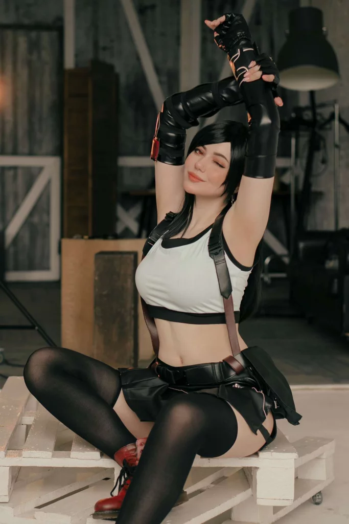 Косплей бародержательницы Tifa Lockhart из Final Fantasy VII от Alina Becker